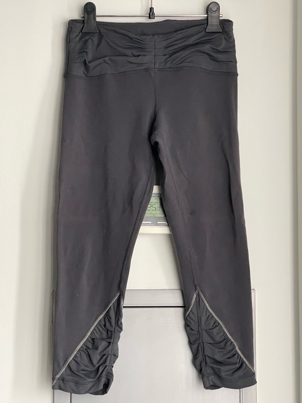 LULULEMON Grey Capri Leggings